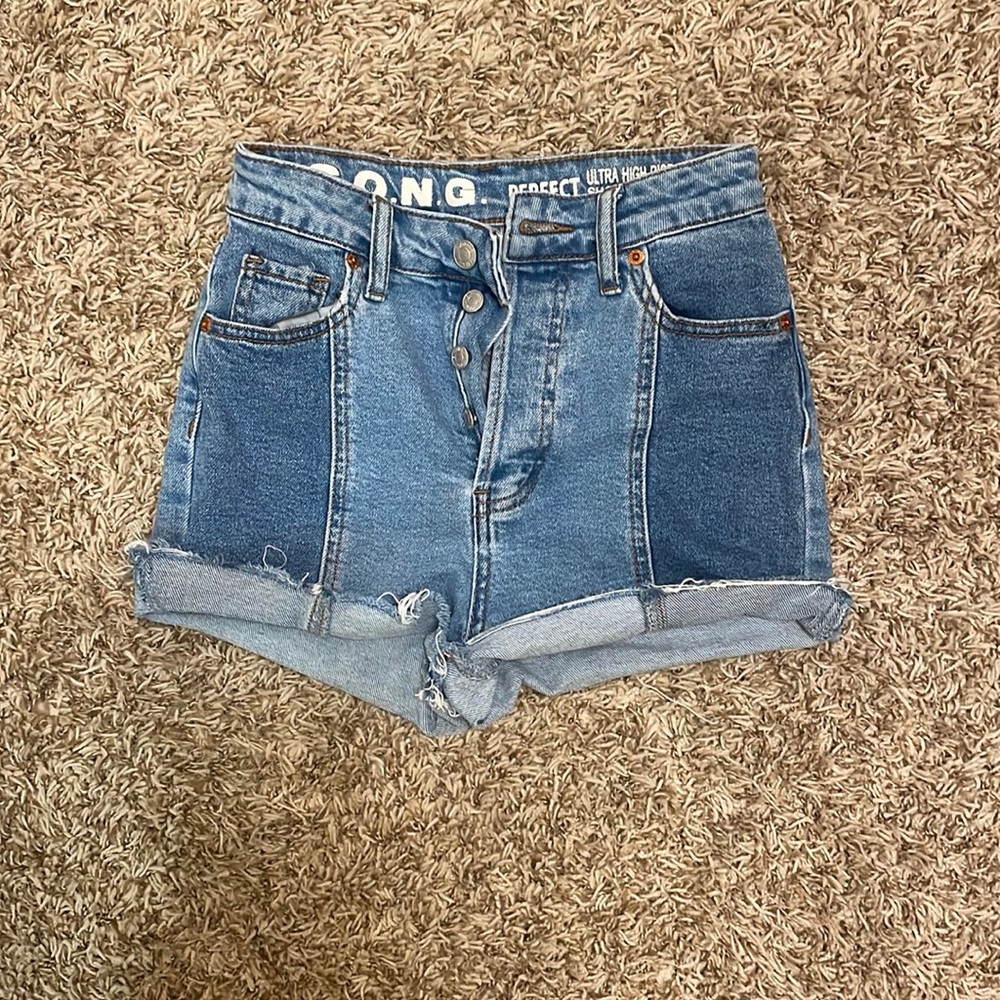 song medium wash jean shorts size 0